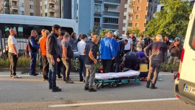 Rize’de görev dönüşü ambulanstan inerek yolun karşısına geçmek isteyen paramedik,