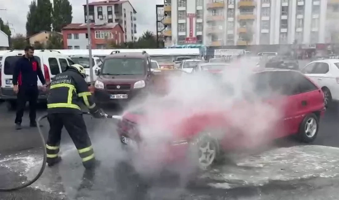 Sivas Numune Hastanesi otoparkında park halindeki bir otomobilde çıkan yangın,