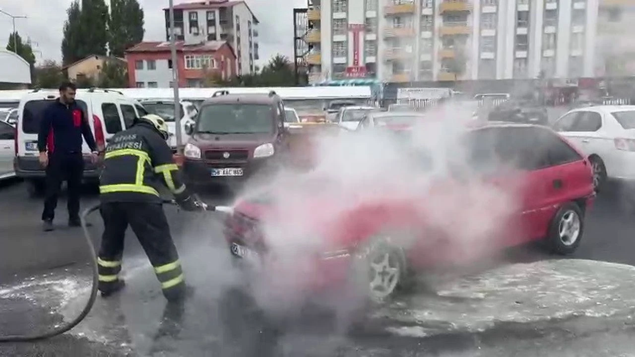 Sivas Numune Hastanesi Otoparkında Yangın Paniği Sivas Numune Hastanesi Otoparkında Yangın Paniği