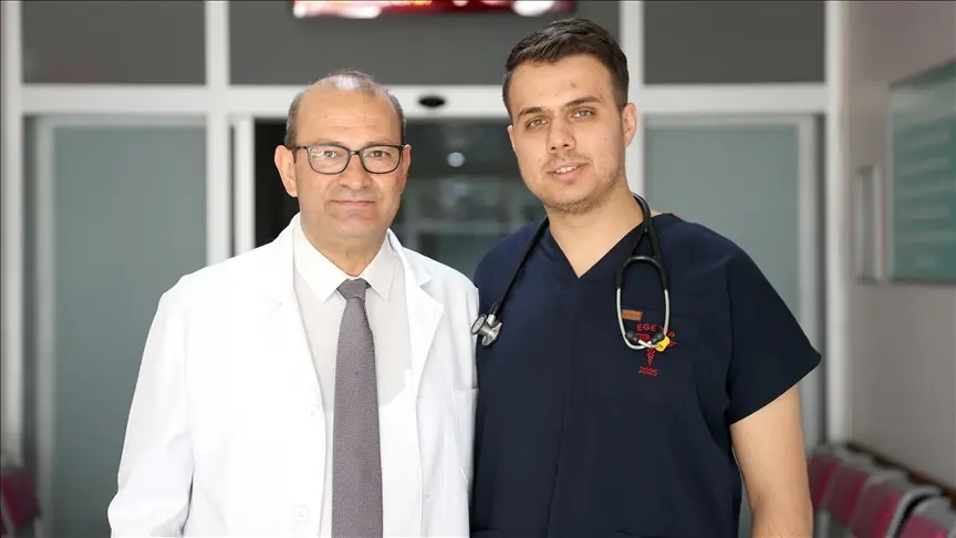 Konya’da çocukluğunu geçirdiği hastanede doktor olarak göreve başlayan Talha Meriç