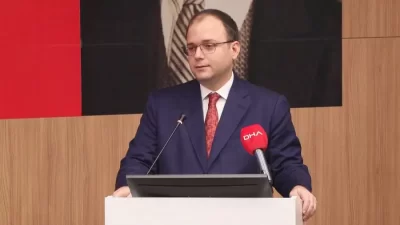 İstanbul’da düzenlenen 1’inci İstanbul Bulaşıcı Hastalıklar Epidemiyoloji Günlerinin açılışında konuşan