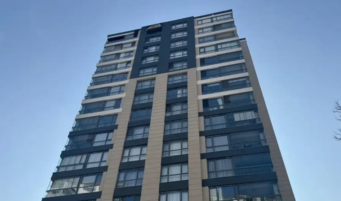 Ankara’nın Etimesgut ilçesinde 15 katlı bir binanın üst katında çıkan