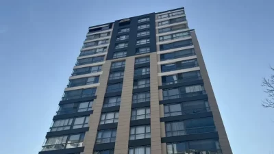 Ankara’nın Etimesgut ilçesinde 15 katlı bir binanın üst katında çıkan