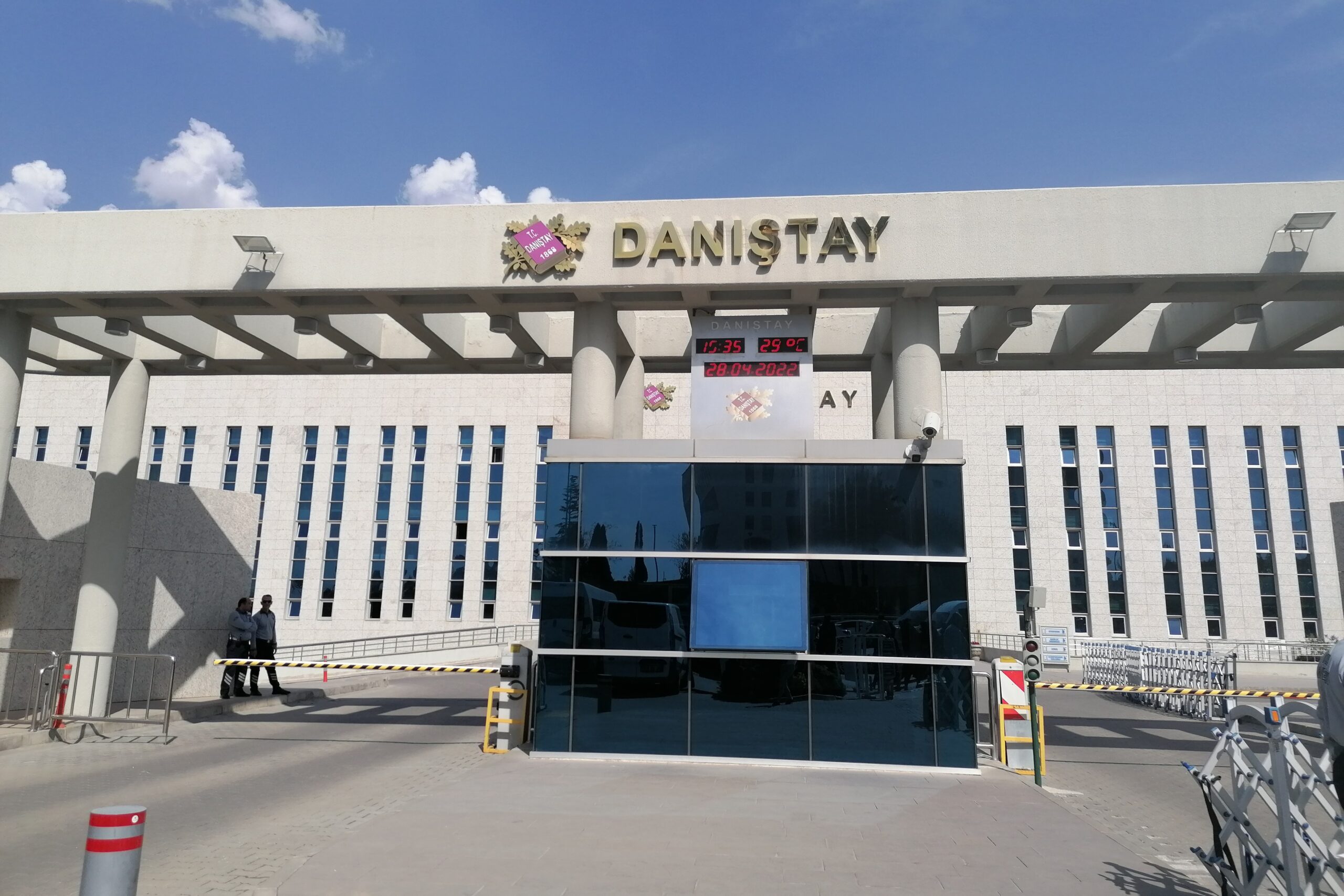 Ambulansa Yetişirken Hayatını Kaybeden Sağlık Çalışanı İçin Emsal Karar: “Vazife Malulü” Sayılacak Ambulansa Yetişirken Hayatını Kaybeden Sağlık Çalışanı İçin Emsal Karar: “Vazife Malulü” Sayılacak