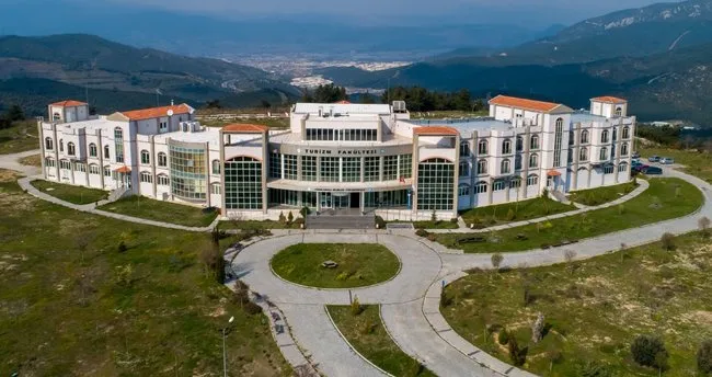 Dokuz Eylül Üniversitesi, bünyesinde istihdam edilmek üzere 10 sözleşmeli personel