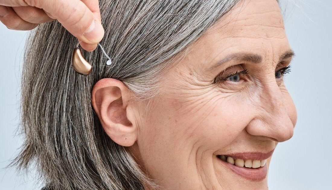 İşitme kaybı, yaşam kalitesini doğrudan etkileyen ancak doğru yaklaşımlarla kontrol