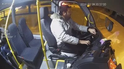 Bursa'da aracında kalp krizi geçiren yolcuyu, hastaneye ulaştırıp hayatını kurtaran