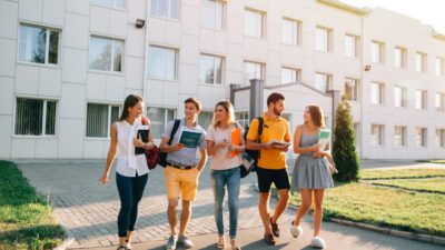 Yükseköğretim Kurulunun (YÖK) üniversitelerde lisans eğitim süresini 3 yıla indirme