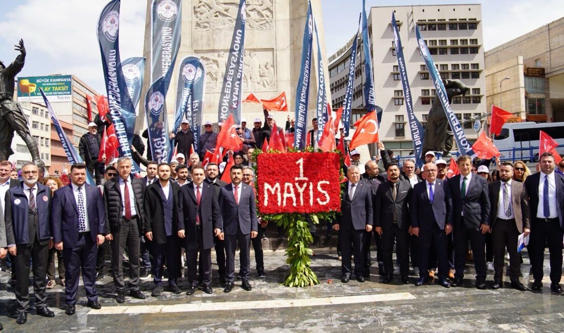 Sağlık çalışanlarının hak mücadelesine dikkat çekmek amacıyla Genç Sağlık Sendikası,