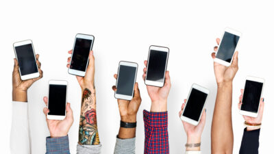 akıllı telefonlar, tabletler, bilgisayarlar ve televizyonlar artık günlük yaşamın vazgeçilmez