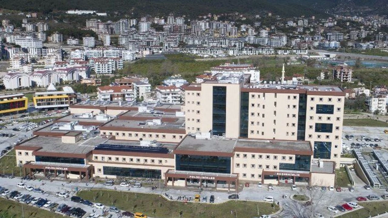 Alanya Eğitim ve Araştırma Hastanesi’nde Mobbing Skandalı Alanya Eğitim ve Araştırma Hastanesi’nde Mobbing Skandalı