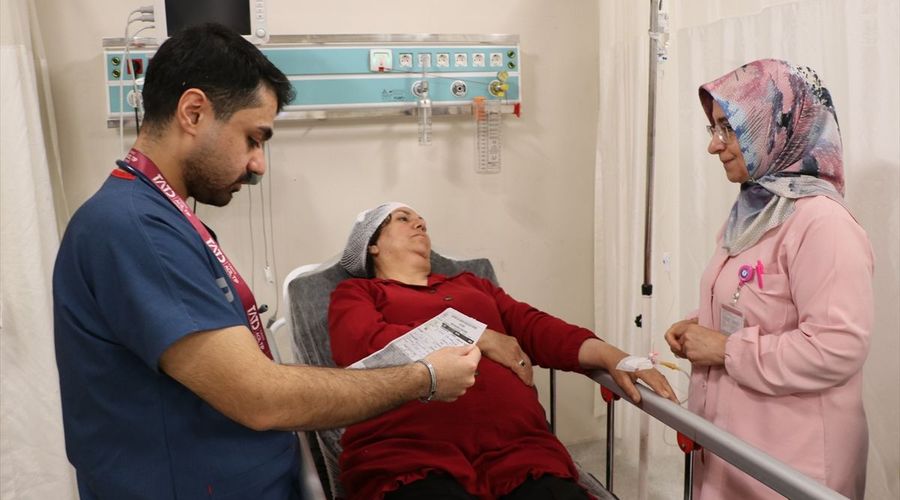 Kilis Prof. Dr. Alaeddin Yavaşca Devlet Hastanesinde görev yapan hemşire
