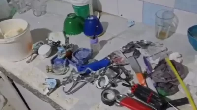 Hatay'ın Reyhanlı ilçesinde kaçak diş protezi imalathanesine yapılan baskında çok