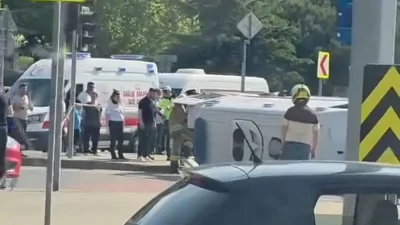 İstanbul Kağıthane’de ihbara giden ambulans ile motosikletin çarpışması sonucu 3