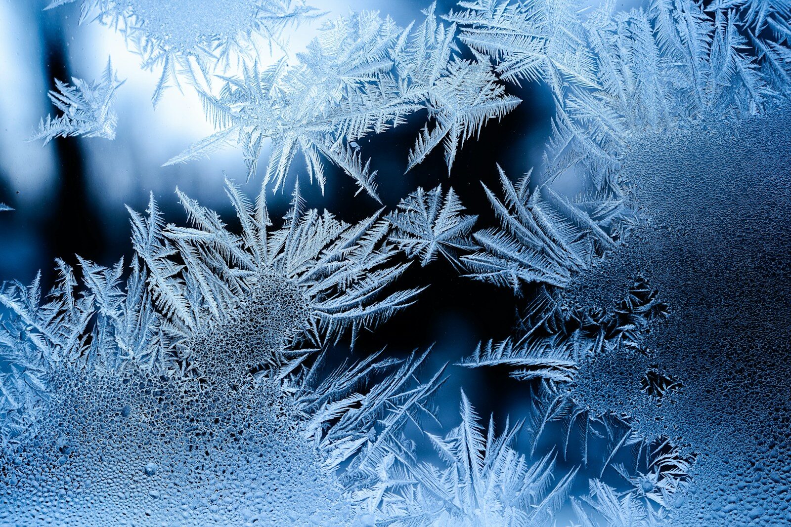 ABD: Ameliyathaneleri Buzla Soğutan Sistem Hastaneye Büyük Tasarruf Sağladı a close up of a frosty window