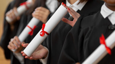 AK Parti'nin Meclis'e sunduğu Yükseköğretim Kanunu değişiklik teklifiyle, sahte diploma