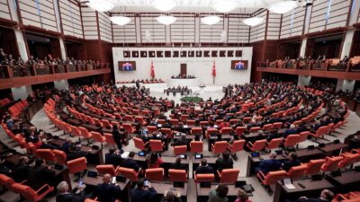 TBMM'nin yeni haftadaki gündeminde, üniversiteyle ilişiği kesilen öğrencilere af getirecek