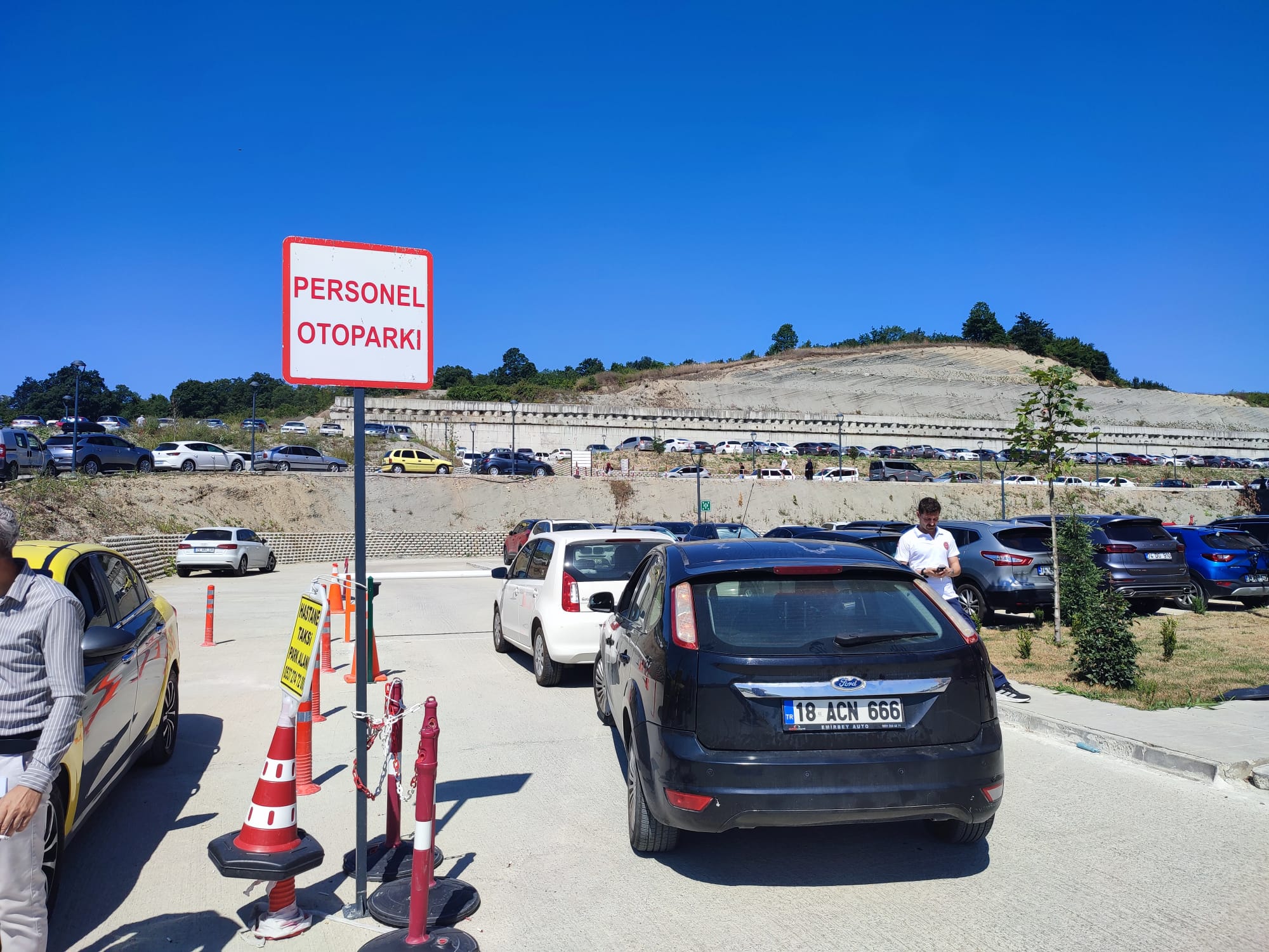 Bartın Devlet Hastanesi'nde "Otopark Ayrımcılığı" İddiası: Personel Otoparkı Yalnızca Hekimlere mi Tahsis Edildi? Bartın Devlet Hastanesi'nde "Otopark Ayrımcılığı" İddiası: Personel Otoparkı Yalnızca Hekimlere mi Tahsis Edildi?