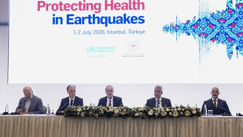 İstanbul'da düzenlenen Dünya Sağlık Örgütü (DSÖ) Bakanlar Konferansı'nda, deprem acil