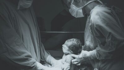 Şanlıurfa'da Eğitim ve Araştırma Hastanesinde hemşire kılığına girerek bebek kaçırmaya