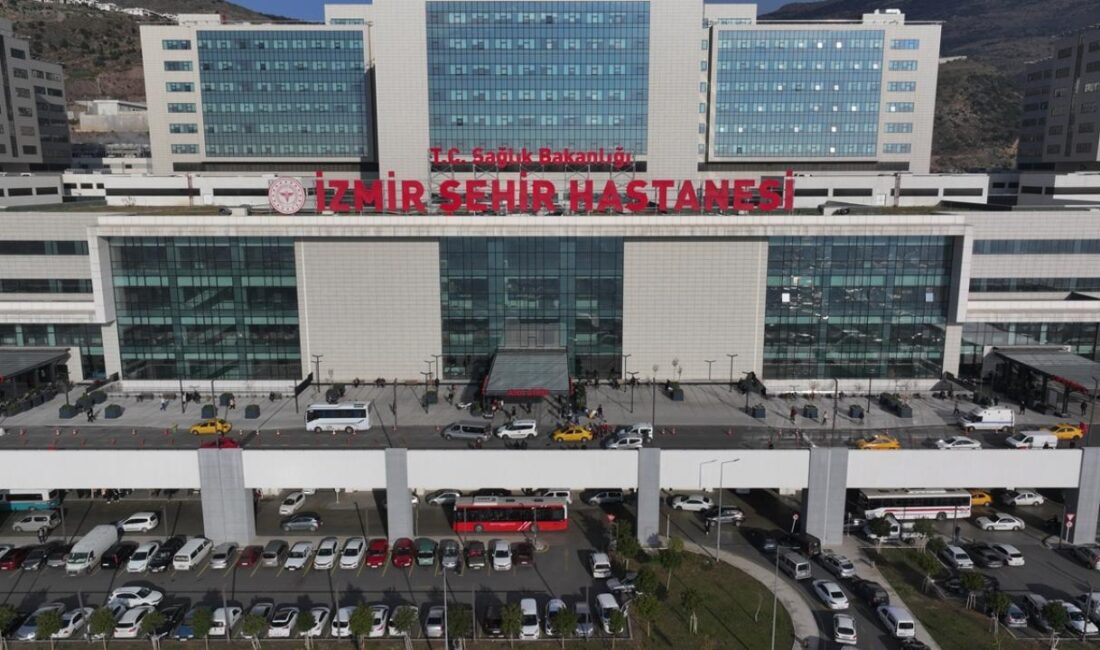 Sağlık Bakanı Kemal Memişoğlu, Dikili Devlet Hastanesinin açılışında yaptığı konuşmada,