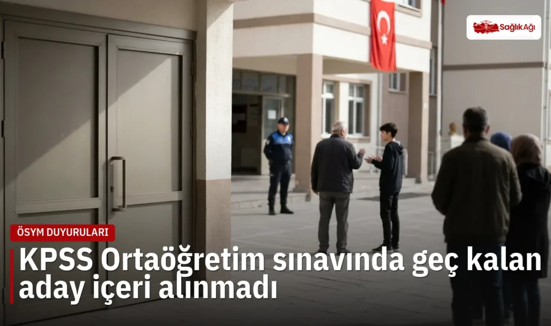 Merkez Palandöken'deki KPSS Ortaöğretim sınavında kapılar kapandıktan sonra gelen bir