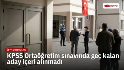 Merkez Palandöken'deki KPSS Ortaöğretim sınavında kapılar kapandıktan sonra gelen bir